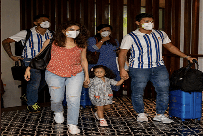 सज गया मैदान: चेन्नई पहुंची मुंबई इंडियंस, 9 अप्रैल को होगा विराट सेना से घमासान Rohit Sharma led mumbai Indians team arrives in chennai to face Virat Kohli RCB on 9th April during 1st IPL match