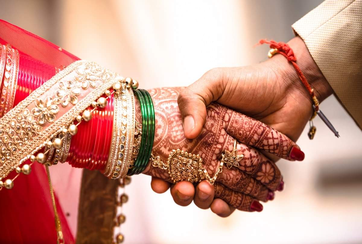 चहका बाजार: नवरात्र में बढ़े 60 फीसदी खरीदार, लोग जमकर खरीद रहे गहने, कपड़े और इलेक्ट्रॉनिक आइटम Big sale in markets because of festivals and marriage seasons.