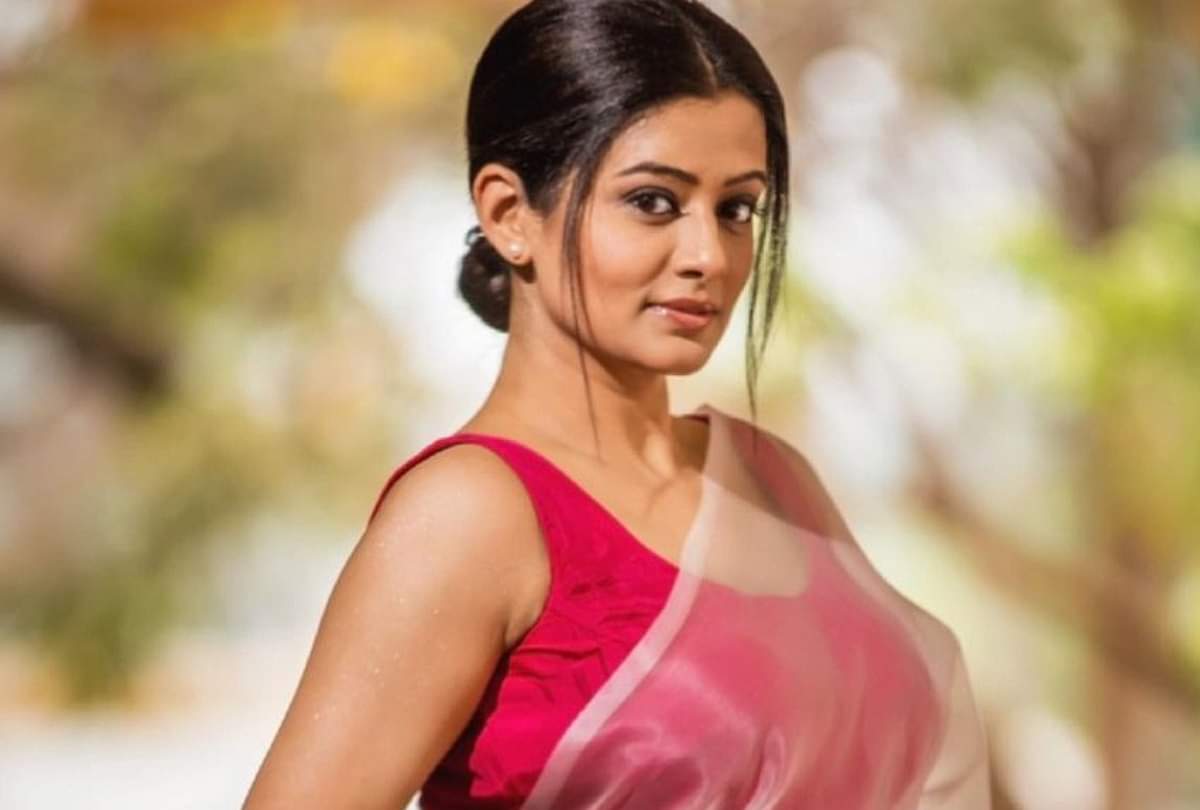 Priyamani: प्रियामणि ने किंग खान को बताया अपना क्रश, साझा किया अभिनेता संग काम करने का अनुभव Jawan Actress Priyamani said she had a crush on Shah Rukh Khan and actress is happy to work with him twice