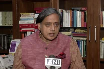 थरूर की बिरला से अपील: बैठक में आने से इनकार करने वाले अधिकारियों पर हो कार्रवाई Shashi Tharoor writes to Lok Sabha speaker Om Birla to take action against officers who denied to participate in IT Panel meeting