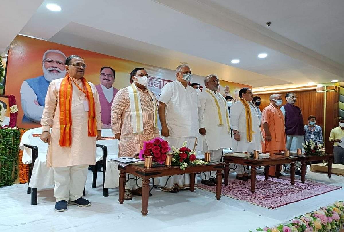 यूपी: मुख्यमंत्री योगी और जेपी नड्डा दे गए विधानसभा चुनाव में जीत का मंत्र, तस्वीरों में देखिए संगठनात्मक बैठक Bjp Meeting For Up Vidhansabha Chunav 2022 In Agra Read Full Artical Of Jp Nadda And Cm Yogi