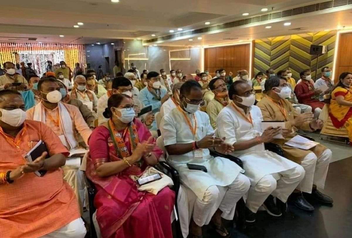 यूपी: मुख्यमंत्री योगी और जेपी नड्डा दे गए विधानसभा चुनाव में जीत का मंत्र, तस्वीरों में देखिए संगठनात्मक बैठक Bjp Meeting For Up Vidhansabha Chunav 2022 In Agra Read Full Artical Of Jp Nadda And Cm Yogi