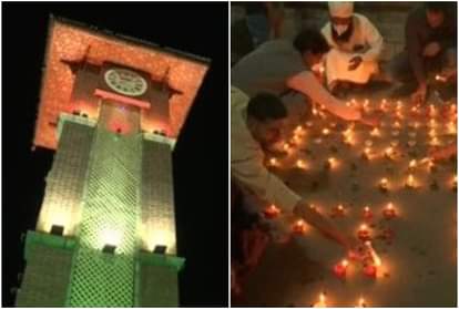 जम्मू-कश्मीर: दीपों की रोशनी से जगमगा उठा लाल चौक, लोगों ने दीये जलाकर मनाया आजादी का जश्न people lighting diyas near Ghanta Ghar at Lal Chowk in Srinagar on 75th Independence Day