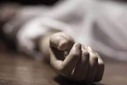 लखनऊ : बीए की छात्रा, व्यापारी और किशोरी का शव फंदे पर लटका मिला Lucknow: Body of BA student, businessman and teenager found hanging
