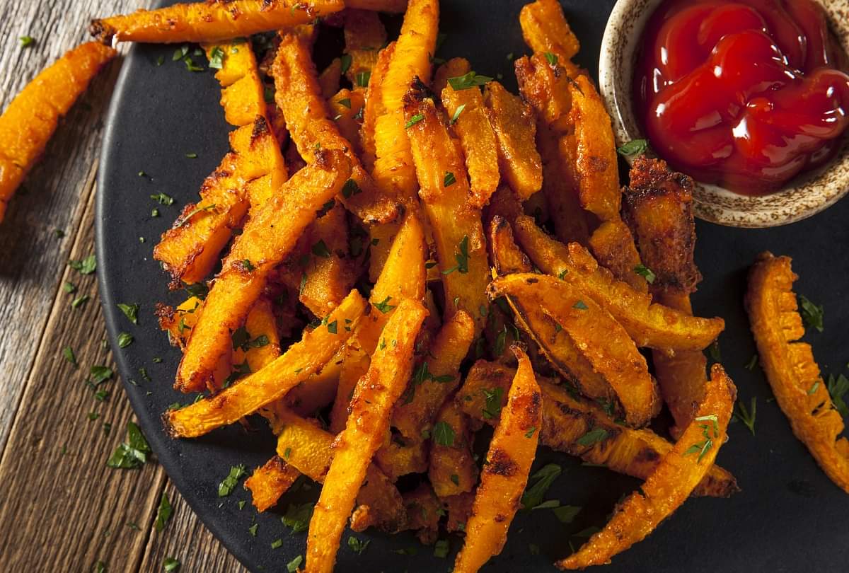 Healthy Snacks: बच्चे खाने में करते हैं आनाकानी, तो बनाएं स्वादिष्ट और हेल्दी चिली गार्लिक पोटैटो Chili Garlic Potato Recipe in Hindi Tasty and Healthy Snacks For Kids Recipes