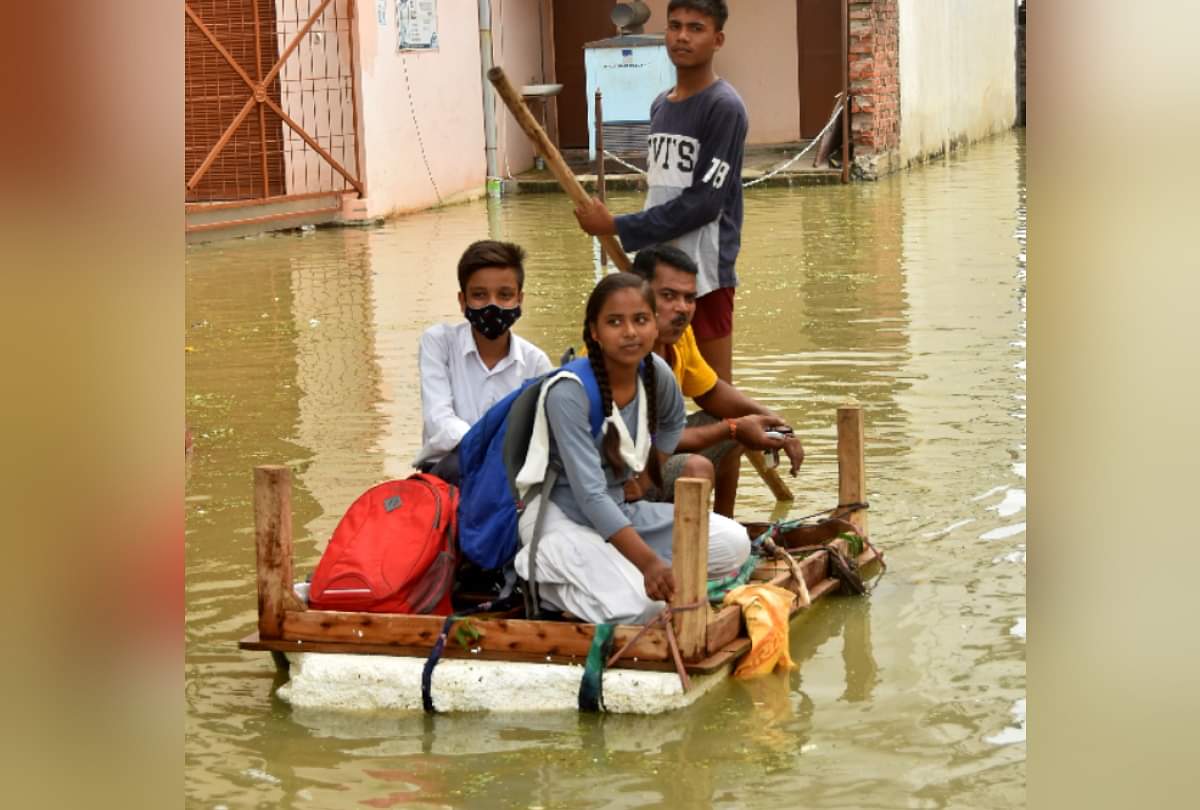 बाढ़ पीड़ितों की कहानी: सुविधा के लिए छोड़ा था गांव, यहां चलानी पड़ रही नाव story of flood affected people of Gorakhpur Shivpuri Colony