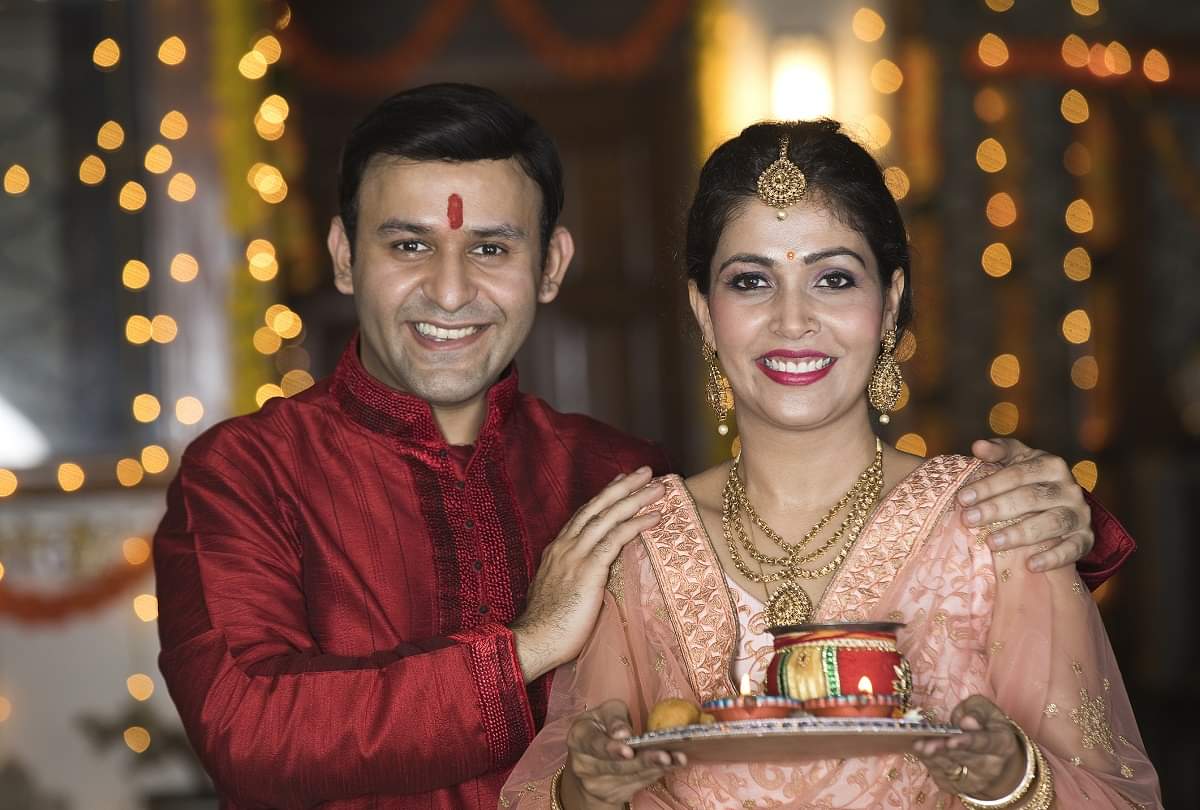 Navratri 2022: नवरात्रि में कन्या पूजन ही नहीं, महिलाओं का करें सम्मान, अपनाएं ये आचरण Shardiya Navratri 2022 Tips To Respect Ever Woman in Navratri Durga Puja