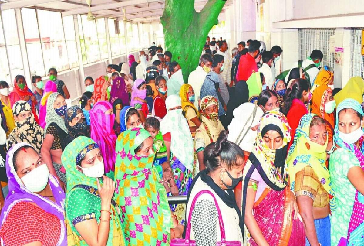 वायरल फीवर: आगरा के निजी अस्पतालों में रोज पहुंच रहे 2000 से अधिक मरीज, त्वचा रोगी भी बढ़े Agra Viral Fever Latest News in Hindi: numbers of patients increasing in hospitals