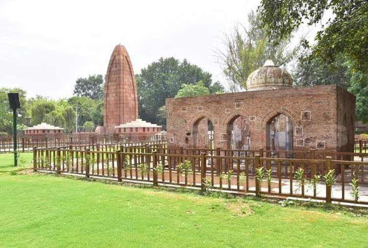 जलियांवाला बाग सौंदर्यीकरण : नवीनीकरण से शहीदों के परिजन खफा, विरासत से छेड़छाड़ का आरोप Jallianwala Bagh Beautification: The families of the martyrs are very upset about the renovation