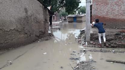 आफत की बारिश : दर्जनों घर जमींदोज, महिला समेत तीन की मौत Disaster rain: Dozens of houses landed, three including woman died