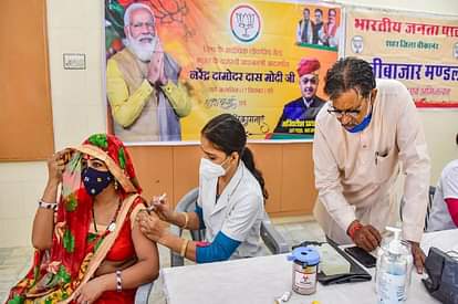 रिकॉर्ड टीकाकरण: यूपी समेत चार राज्यों में लगे 50 फीसदी टीके, बिहार में सबसे ज्यादा 29 लाख से ज्यादा को दी गई वैक्सीन Record vaccination: 50 percent vaccines administered in four states including UP, Bihar has the highest vaccine given to more than 29 lakhs