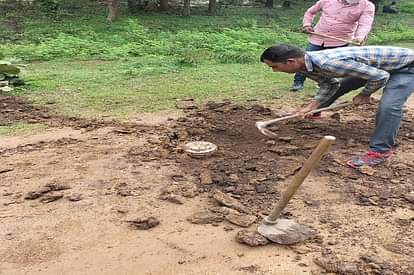 छत्तीसगढ़: धमतंरी में सुरक्षाबलों ने 10 किलो IED को किया डिफ्यूज, नक्सलियों ने किया था प्लांट Security forces neutralised an IED 10 kgs planted by Naxals in Dhamtari Chhattisgarh