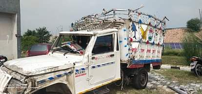 एक्सप्रेसवे पर ट्रक में घुसी पिकअप, युवक की मौत etawah news,Pickup rammed into truck on expressway, youth dies