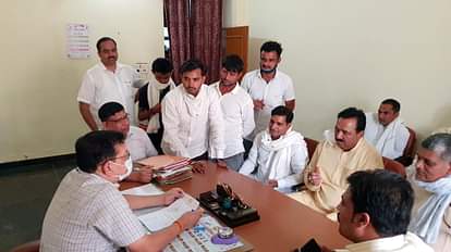 राजा मिहिर भोज की मूर्ति के अनावरण की अनुमति निरस्त होने पर गुर्जर समाज में फैला रोष Statue of Raja Mihir Bhoj adamant on unveiling