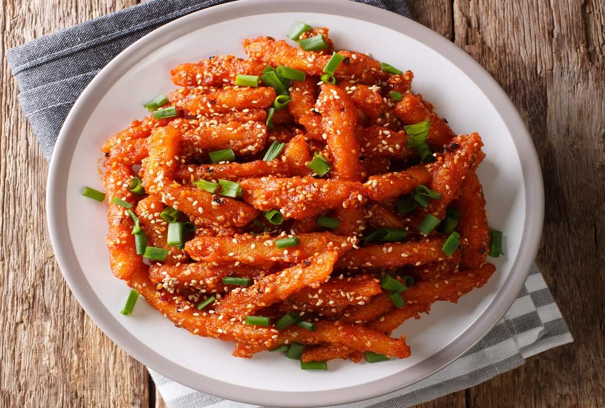 Healthy Snacks: बच्चे खाने में करते हैं आनाकानी, तो बनाएं स्वादिष्ट और हेल्दी चिली गार्लिक पोटैटो Chili Garlic Potato Recipe in Hindi Tasty and Healthy Snacks For Kids Recipes