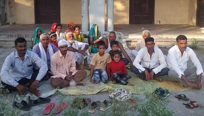 मेडिकल रिपोर्ट के विरोध में परिवार बैठा अनशन पर crime
