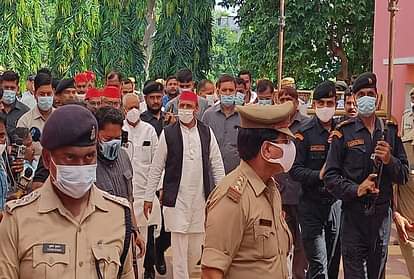 Mahant Narendra Giri : पूर्व सीएम अखिलेश बोले- हाईकोर्ट के जज से कराई जाए घटना की जांच Mahant Narendra Giri: Former CM Akhilesh said - High court judge should investigate the incident