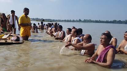 श्राद्ध पक्ष के पहले दिन किया तर्पण farrukhabad news