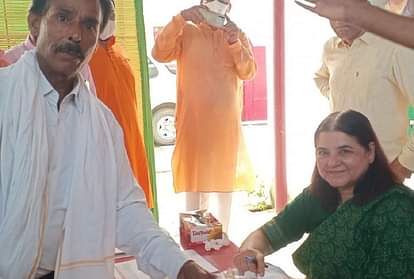 चौपाल में मेनका गांधी ने साधा निशाना : बोलीं, पूर्ववर्ती सरकारों के राजनीतिज्ञों व उनके समर्थकों ने बनवाए बड़े बंगले Meneka Gandhi targeted in Chaupal: said, the politicians of the previous governments and their supporters built big bungalows