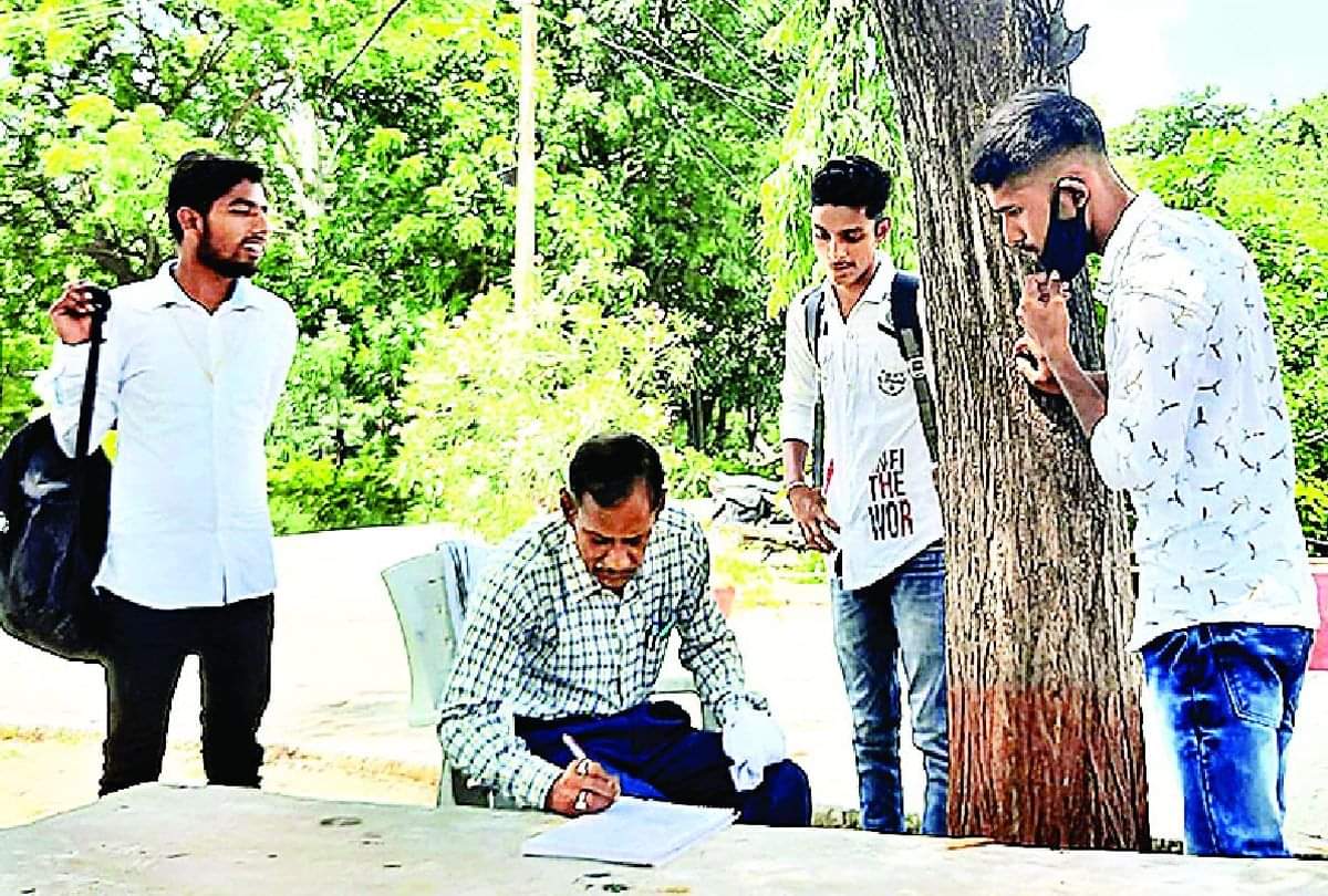 मैनपुरी नवोदय छात्रा की मौत का मामला: दो साल बाद एसआईटी की छात्रा का पोस्टमार्टम करने वाले चिकित्सक से पूछताछ, इन पहलुओं पर जांच Mainpuri Navodaya Vidyalaya Student Murder Case News: Navodaya Vidyalaya Girl Student Case: Sit Investigate With Doctor Who Conducted Post Mortem