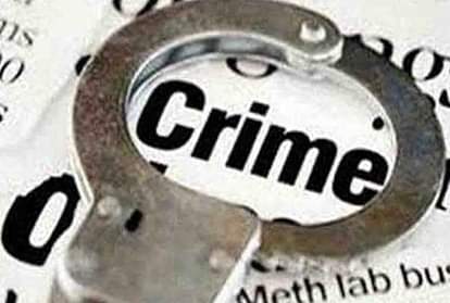 कानपुर: हिस्ट्रीशीटर ने तलवार से काटा केक, गोलियों की तड़तड़ाहट से जश्न, सोशल मीडिया पर वायरल हुआ वीडियो Kanpur: History sheeter cut cake with sword, video went viral on social media