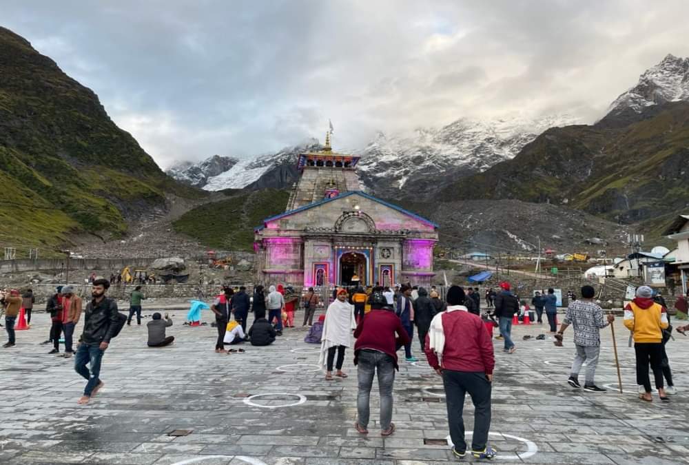 चारधाम यात्रा 2021: बारिश में भी चरम पर रहा आस्था का उल्लास, एक लाख तीर्थयात्री कर चुके बाबा केदार के दर्शन Chardham Yatra 2021: Over One Lakh Pilgrims Visited kedarnath in One Month even During Rain