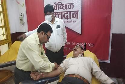बरेली: अमर उजाला ने आयोजित किया रक्तदान शिविर, एडीएसआईसी ने किया सबसे पहले रक्तदान Amar Ujala organised blood donation camp in Bareilly