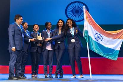 उपलब्धि: भारत ने लहराया तिरंगा, विश्व महिला टीम शतरंज चैंपियनशिप में पहली बार जीता रजत पदक India win first-ever medal, a silver at World Womens Team Chess Championship