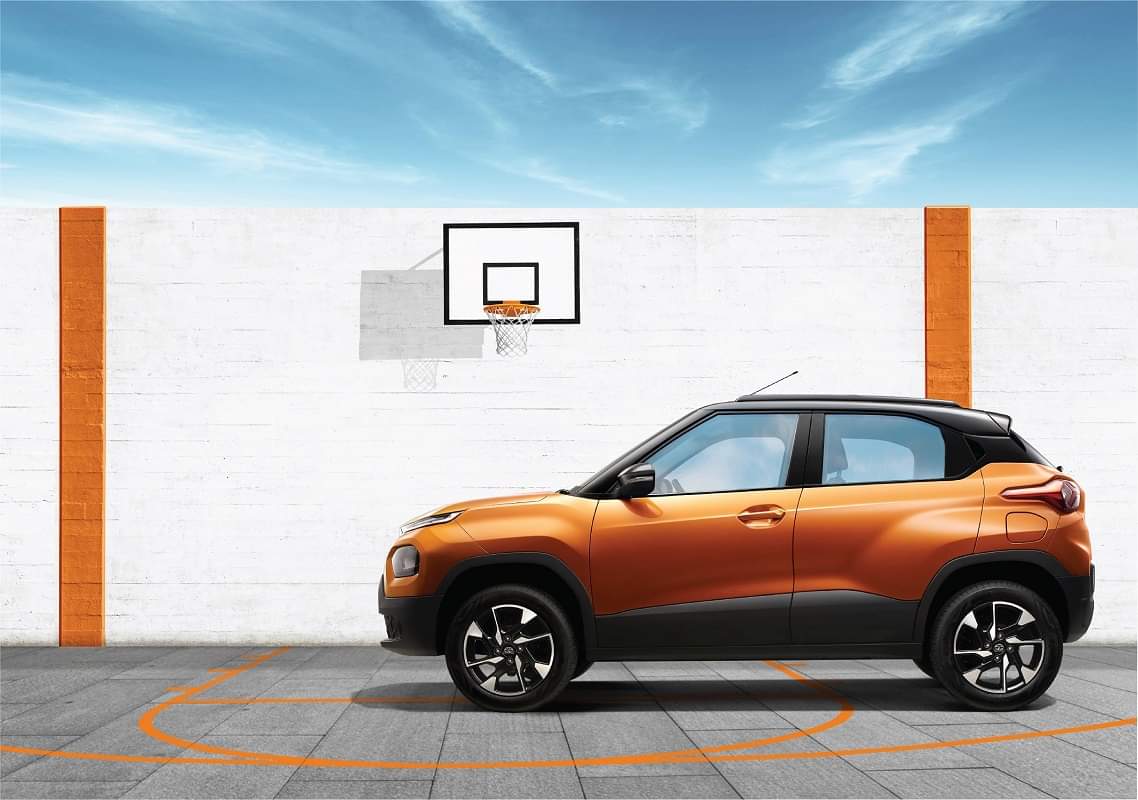 Tata Punch SUV: टाटा की सबसे सस्ती एसयूवी पंच हुई लॉन्च, जानें कीमत, फीचर्स और बुकिंग डिटेल्स Tata Punch SUV Car Launch Today in India Know Price Specification Features in Hindi Tata Punch SUV launched in India tata punch price in india tata punch features specification