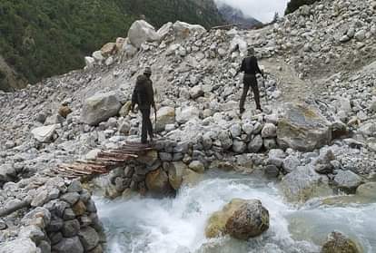 उत्तराखंड: ट्रैकरों की मौत के बाद जागा प्रशासन, बिना अनुमति ग्लेशियरों की सैर पर गए तो होगी कड़ी कार्रवाई Uttarakhand Disaster: Strict action will be taken if any one go For Trekking to glaciers without permission