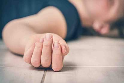 जालौन: घर से गए प्रेमी युगल, प्रेमिका ने जहर खाकर जान दी Jalaun: Lover couple left home, girlfriend committed suicide