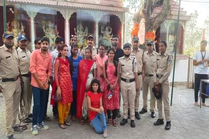 ऐसी भी होती है पुलिस: वीआईपी के लिए नहीं इस बार दृष्टिबाधित बच्चों के लिए लगाई स्पेशल ड्यूटी Dewas: special duty imposed for visually impaired children