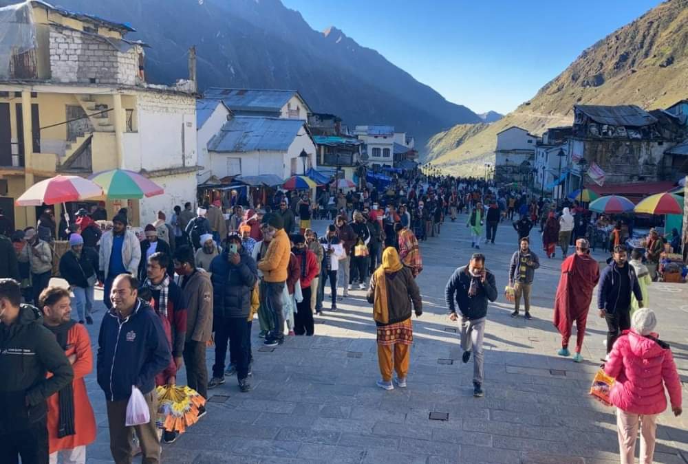 चारधाम यात्रा 2021: बारिश में भी चरम पर रहा आस्था का उल्लास, एक लाख तीर्थयात्री कर चुके बाबा केदार के दर्शन Chardham Yatra 2021: Over One Lakh Pilgrims Visited kedarnath in One Month even During Rain