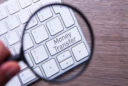 Money Transfer: अगर गलत बैंक खाते में पैसे हो गए हैं ट्रांसफर, तो वापस मिलेंगे या नहीं? जानें क्या कहता है नियम what happens if money is transferred into the wrong bank account