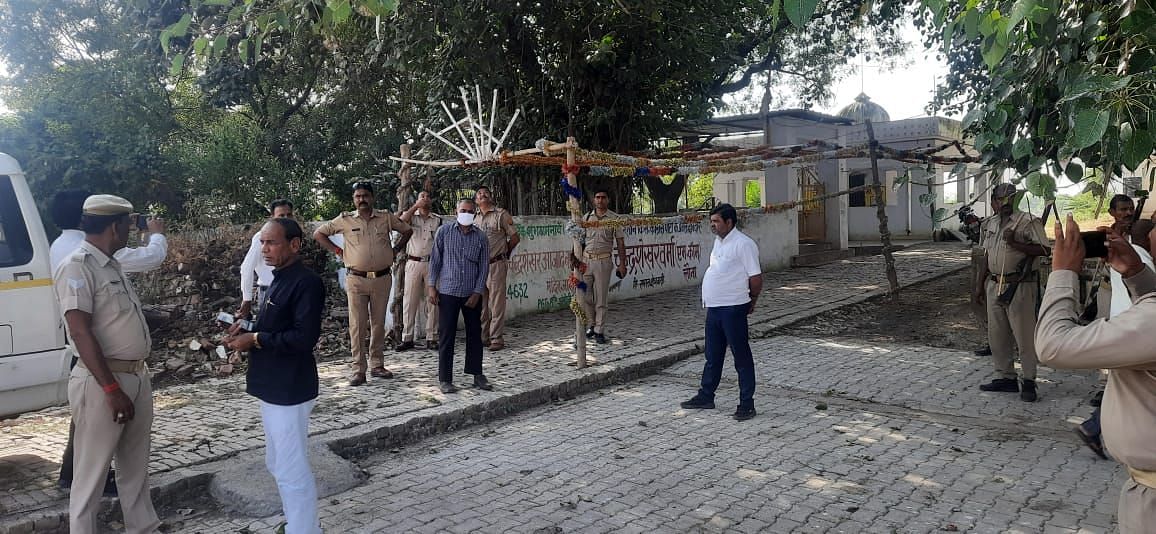 village,former,police,SDM,pandal