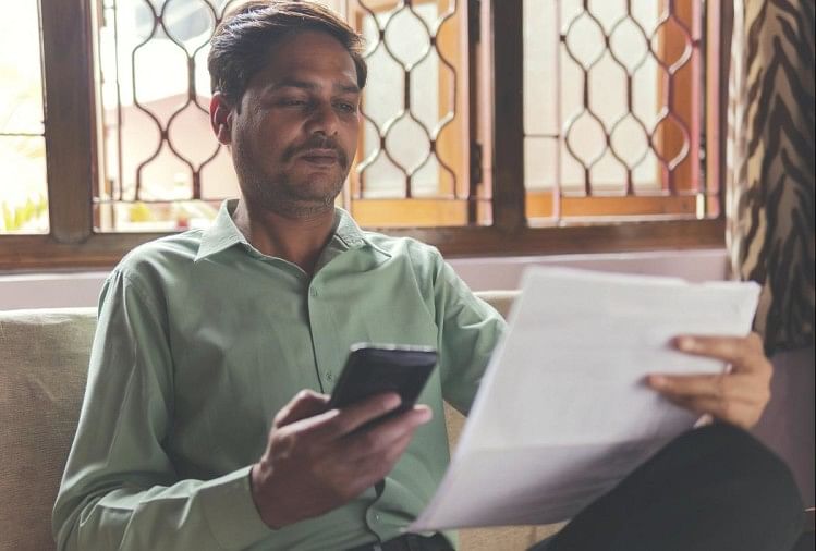 Banking Tips: बैंक खाते से मोबाइल नंबर लिंक करने के ये हैं बेस्ट तीन तरीके, जान लेंगे तो नहीं होगी दिक्कत Banking Tips: how to link your mobile number with your bank account follow these steps