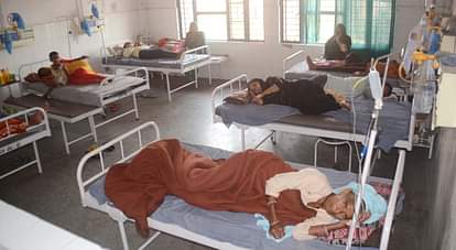 बुखार बरपा रहा कहर, अस्पतालों में भरे बेड Fever wreaking havoc, beds filled in hospitals