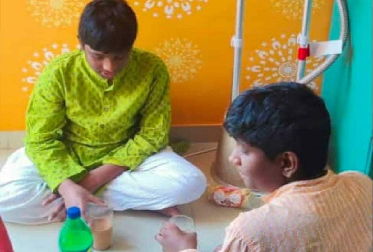Ghaziabad twin death case: दोनों भाइयों के फोन में मिले कई एक्शन गेम्स, प्ले स्टोर-यूट्यूब की हिस्ट्री से सुराग ढूंढ रही पुलिस Ghaziabad Suicide Case News: Thrilling game found in the search history of twin brothers mobile