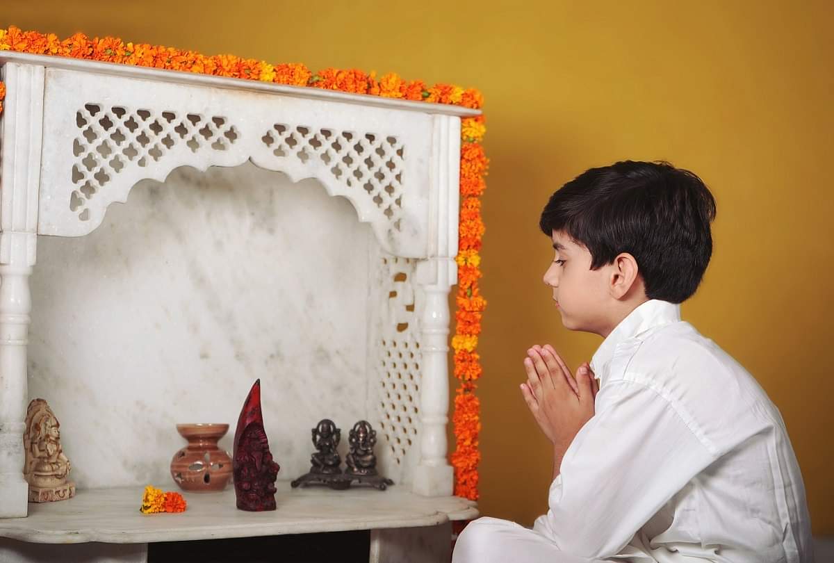 Vaastu: मंदिर से जुड़े इन वास्तु नियमों का रखे ध्यान नहीं तो बिगड़ सकती है आर्थिक स्थिति Take care of these Vastu rules related to the temple, to maintain your economic situation