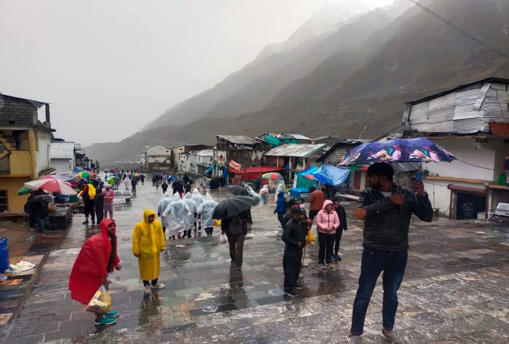 चारधाम यात्रा 2021: बारिश में भी चरम पर रहा आस्था का उल्लास, एक लाख तीर्थयात्री कर चुके बाबा केदार के दर्शन Chardham Yatra 2021: Over One Lakh Pilgrims Visited kedarnath in One Month even During Rain