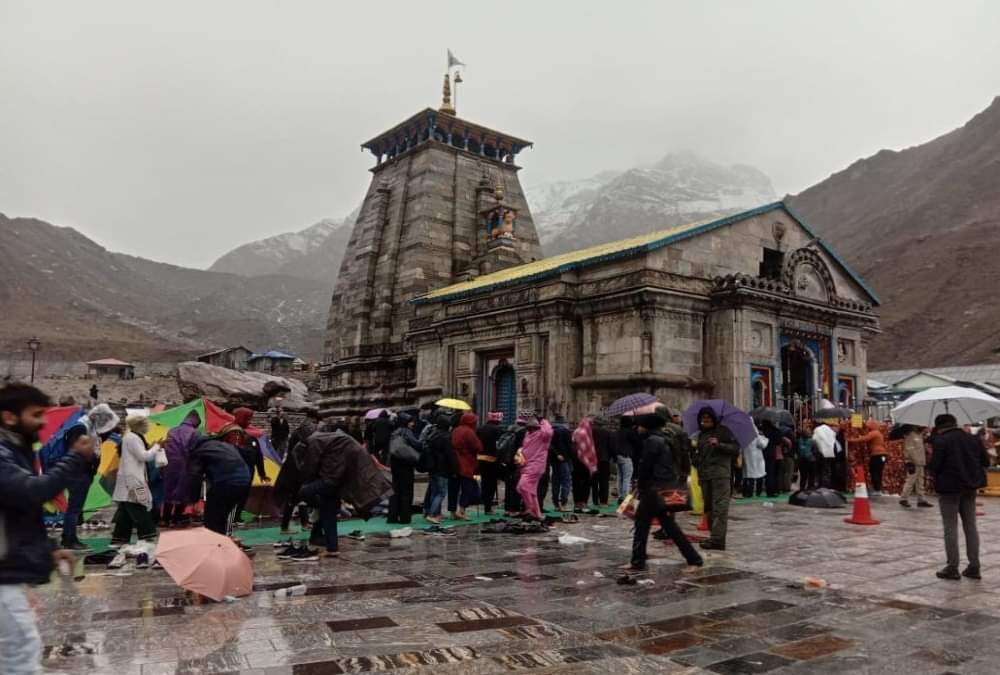 चारधाम यात्रा 2021: बारिश में भी चरम पर रहा आस्था का उल्लास, एक लाख तीर्थयात्री कर चुके बाबा केदार के दर्शन Chardham Yatra 2021: Over One Lakh Pilgrims Visited kedarnath in One Month even During Rain