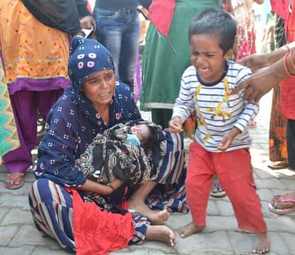 कार की टक्कर से रेलकर्मी की मौत, हत्या का आरोप Railway worker killed in car collision, accused of murder
