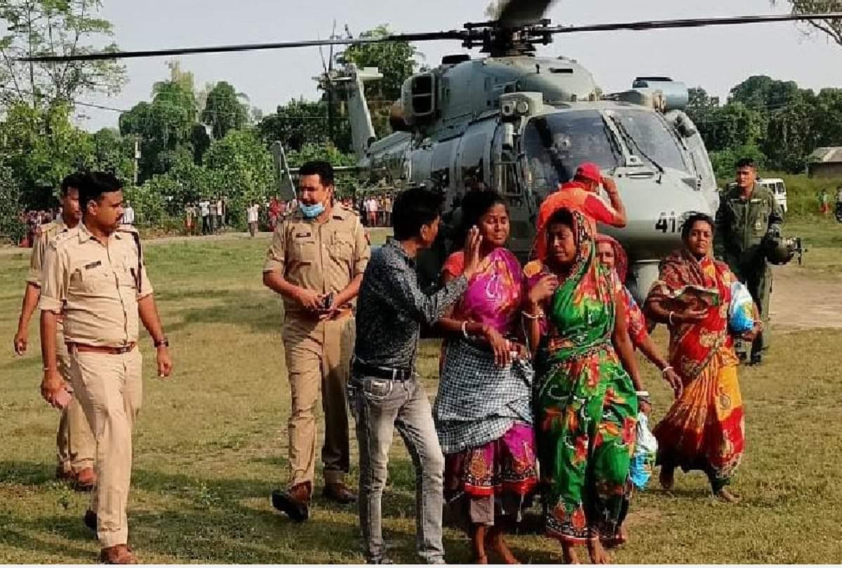 वो मंजर सोच कर भी कांप जाती है रूह: परिवार का ख्याल आते ही आंखों में आ जाते थे आंसू, मरना मान लिया तय... floods in pilibhit Six people climbed a tree to save their lives Saved after 74 hours see photos