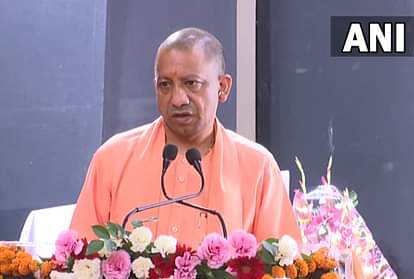 पिछड़ा वर्ग सम्मेलन: योगी बोले- सपा सरकार में हिंदुओं पर गोलियां चलाई जाती थीं और आतंकियों के मुकदमे वापस लिए जाते थे CM yogi adityanath addressed backward sammelan in Lucknow.