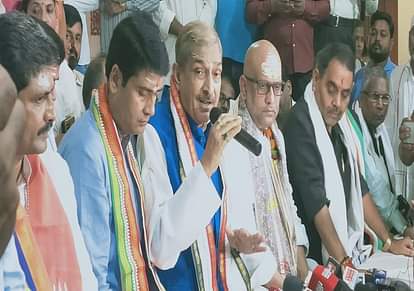 प्रतिज्ञा यात्रा: प्रमोद तिवारी बोले- देश को बचाने के लिए आजादी की दूसरी लड़ाई लड़ रही है कांग्रेस priyanka gandhi pratigya yatra in varanasi pramod tiwari in said Congress is fighting for save country