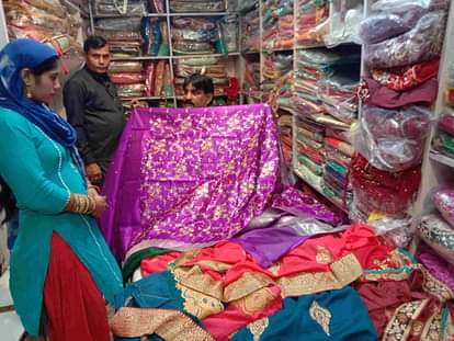 करवे का त्योहार... बनारसी साड़ी आैर जयपुरी चूड़ी से सज गए बाजार The festival of Karve... Markets decorated with Banarasi sarees and Jaipuri bangles