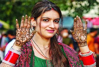 करवा चौथ आज : रात 9.22 बजे होगा चांद का दीदार, सुहागिनें तैयार Karva Chauth today: Moon will be seen at 9.22 pm so women are ready