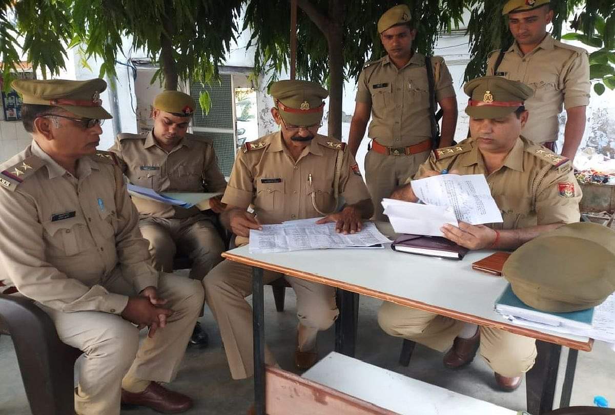 पुलिस हिरासत में मौत प्रकरण: सफाई कर्मी अरुण नरवार के मुकदमे में जांच अटकी, अब तक नहीं खोले आरोपियों के नाम Death In Agra Police Custody Of Arun Narwar Name Of Murder Accused Not Disclosed