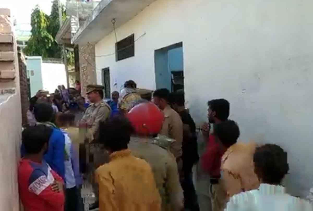 दारू-मुर्गा पार्टी के बाद पुलिस के सामने खूनी खेल: बुजुर्ग की हत्या, दरोगा समेत चार पुलिसकर्मी लाइन हाजिर Bloody game in front of the police after the liquor rooster party: Elderly murdered