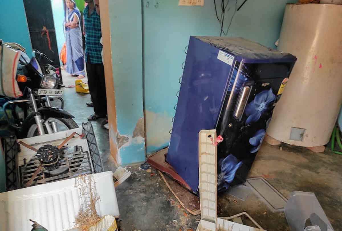 दारू-मुर्गा पार्टी के बाद पुलिस के सामने खूनी खेल: बुजुर्ग की हत्या, दरोगा समेत चार पुलिसकर्मी लाइन हाजिर Bloody game in front of the police after the liquor rooster party: Elderly murdered